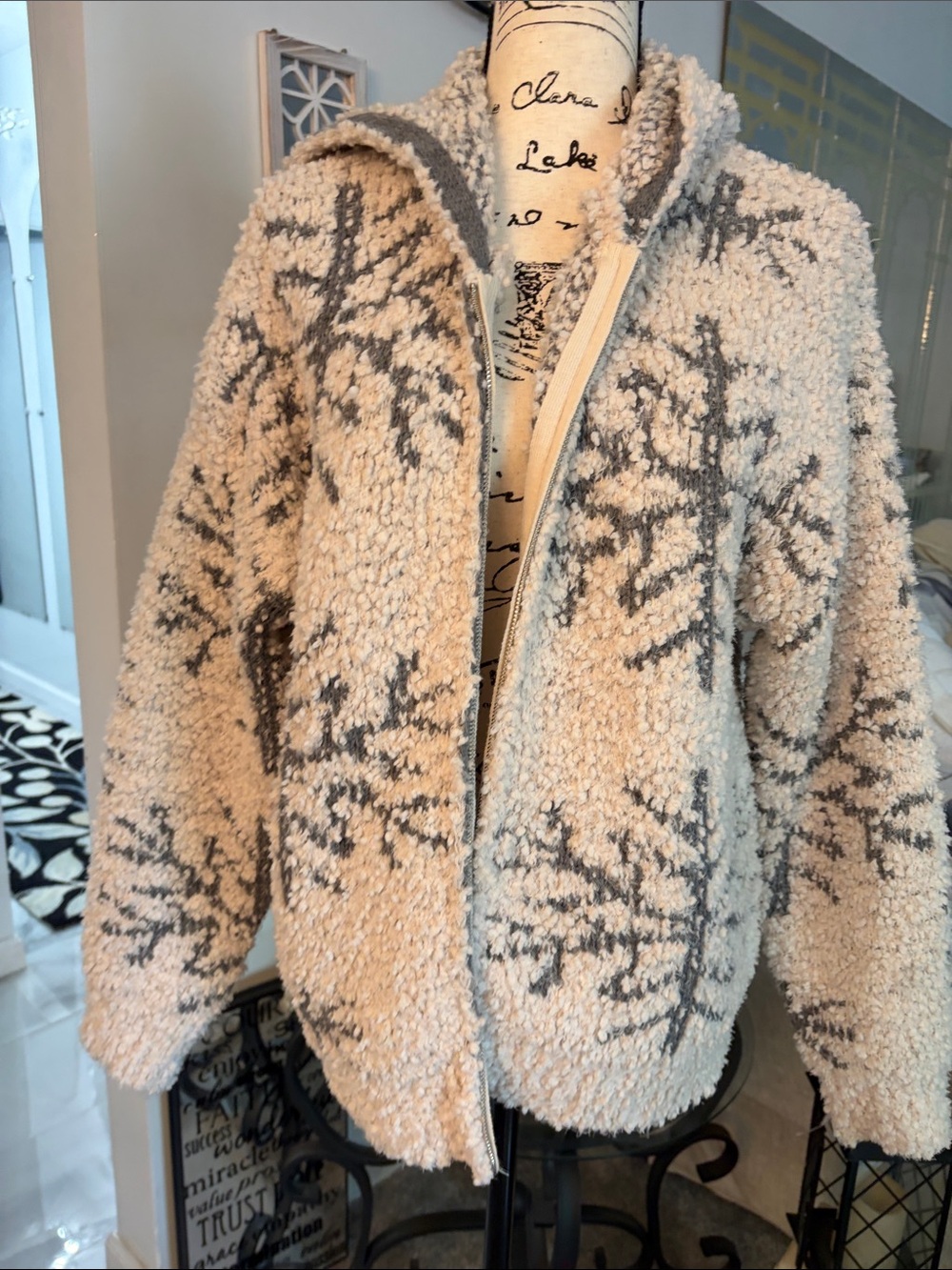Christian Siriano Cream & Gray Sherpa Zip-Up Jacket with Snowflake Pattern